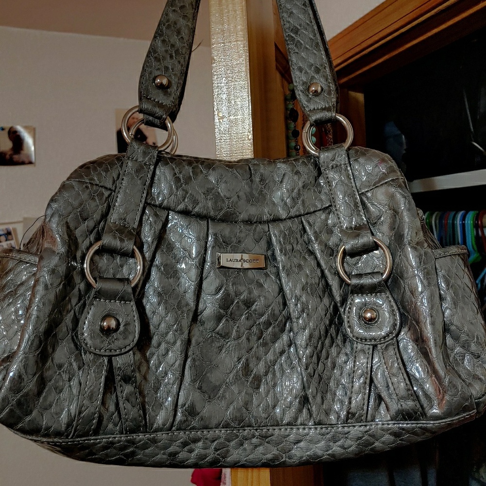 Laura Scott purse